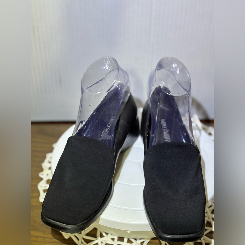 What’s What women’s 7M black “stride”leather fabric upper slip on